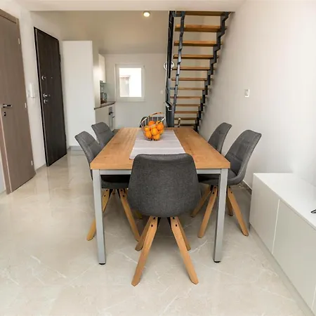 Island View Cres
